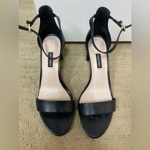 Great used condition. Very easy to walk in and comfortable. Black geeks size 9.5